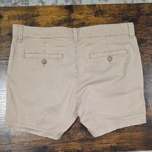 Khakis By GAP gielfriend 5 Inch Khaki Shirts Size 2 (26 Waist)